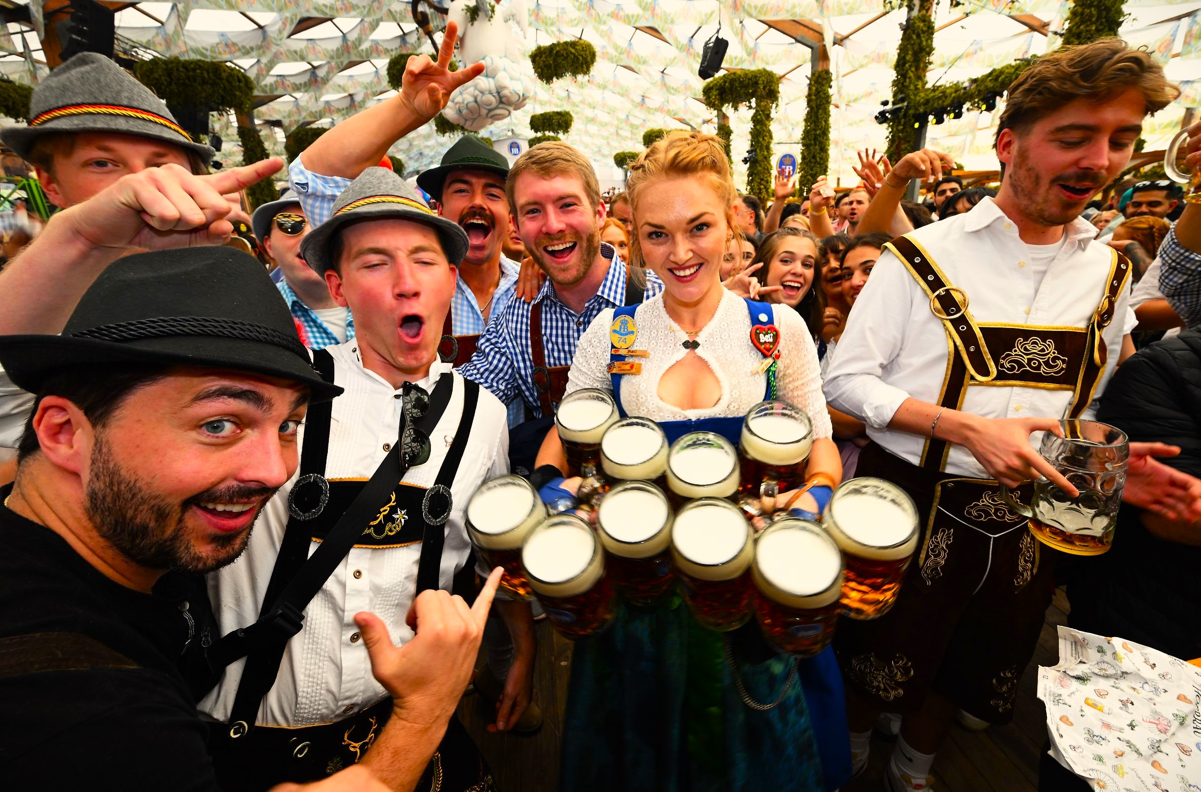 Lederhosen suspenders