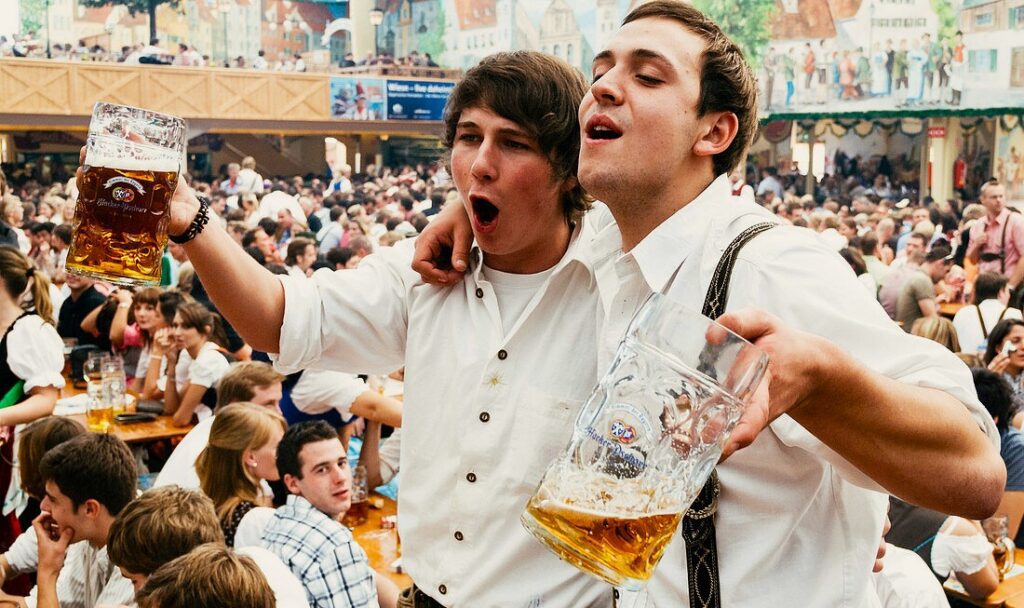 history of lederhosen