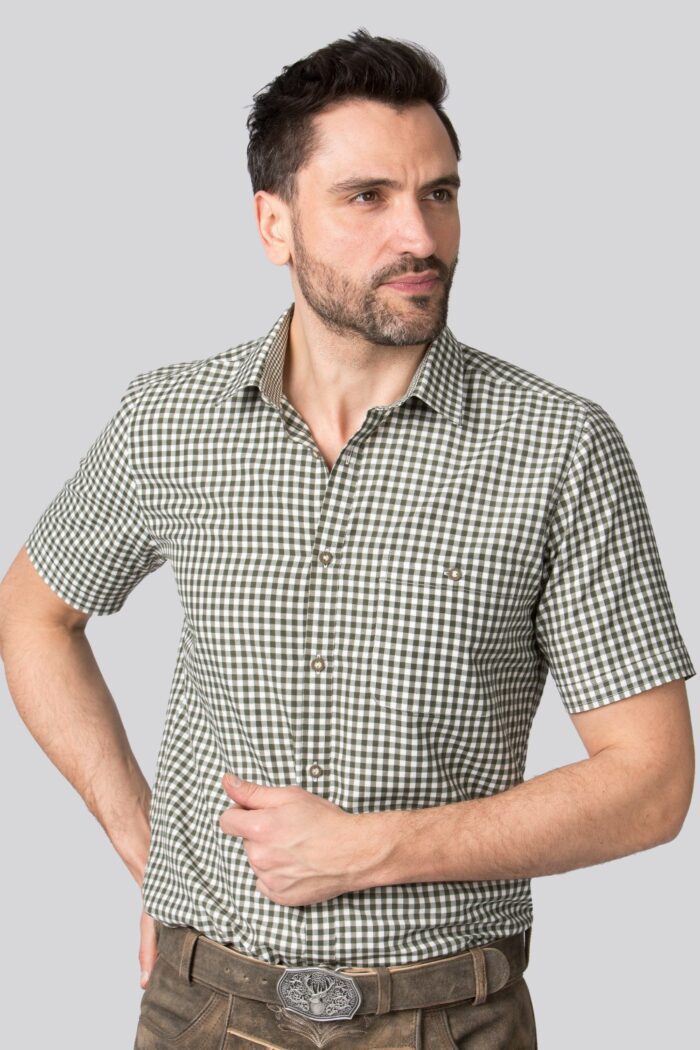 Man wearing short sleeve green Trachten shirt for Bavarian outfits