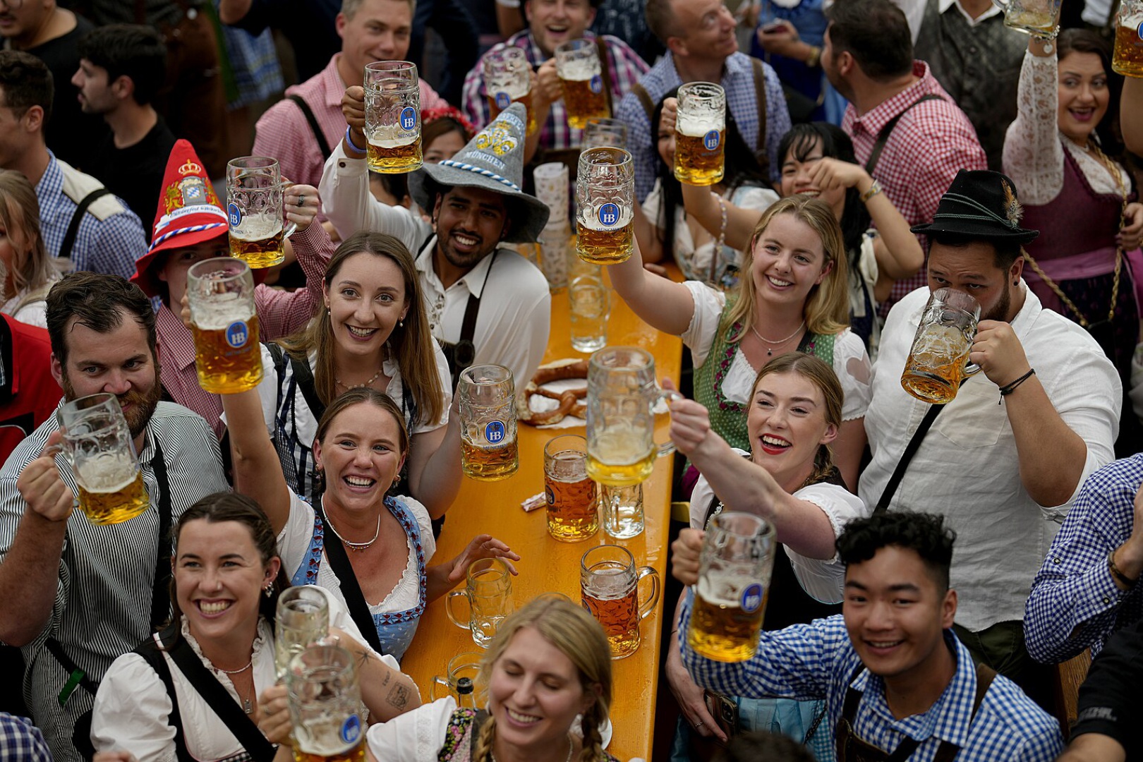 Oktoberfest Clothing: The Ultimate Guide to Plus Size Outfits 2025